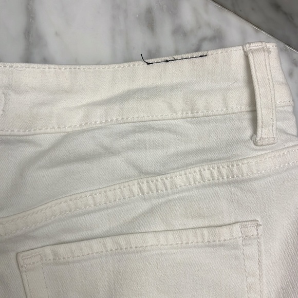 White Talula aritzia shorts size 28 - Picture 9 of 12